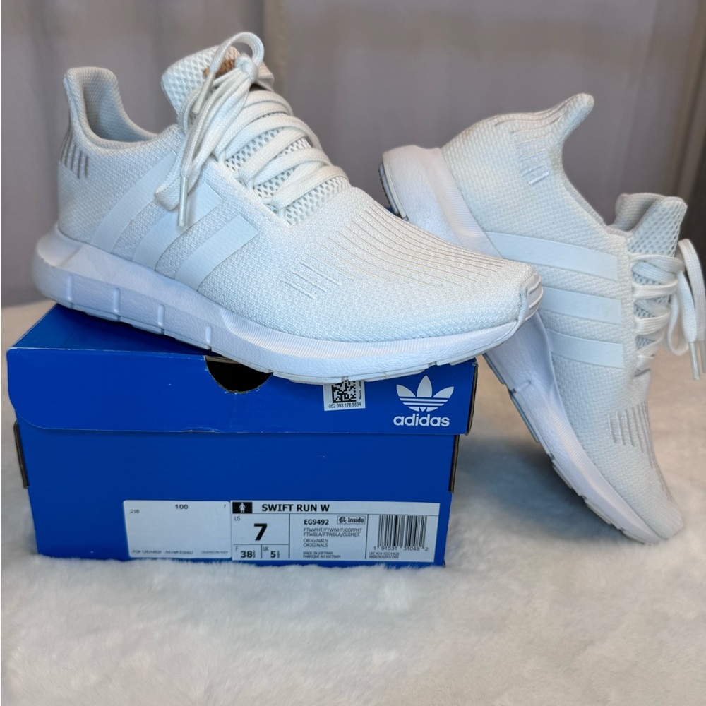 WOMEN'S ADIDAS SWIFT RUN 1.0 SHOES.